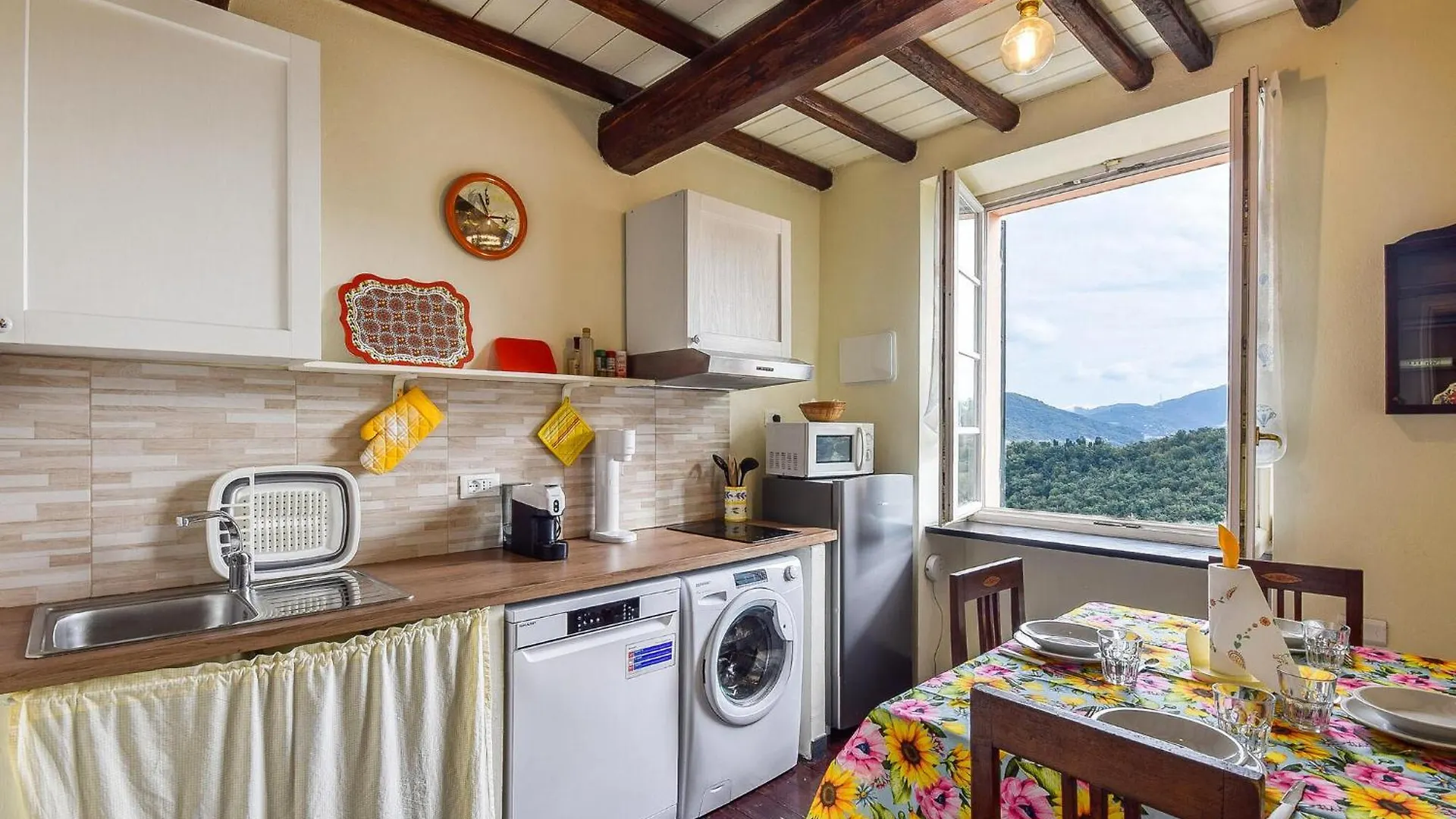 Stunning Apartment In Recco With Kitchen 0*,
