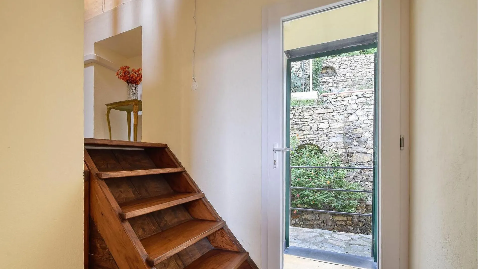 Stunning Apartment In Recco With Kitchen 0*,